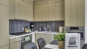 Apartment, 2 Bedrooms | Private kitchen | Fridge, oven, toaster