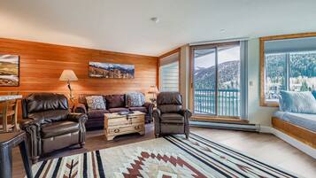 Condo, 1 Bedroom | Living area
