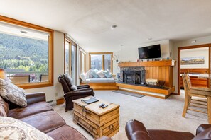 Condo, 1 Bedroom | Living area