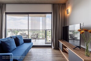 Grand Studio | Living area | 50-inch Smart TV with digital channels - Ayra Pinheiros - Apartamentos com vista incrível para São Paulo ao lado da Rebouças e Faria Lima (São Paulo)