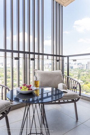 Grand Studio | Dining