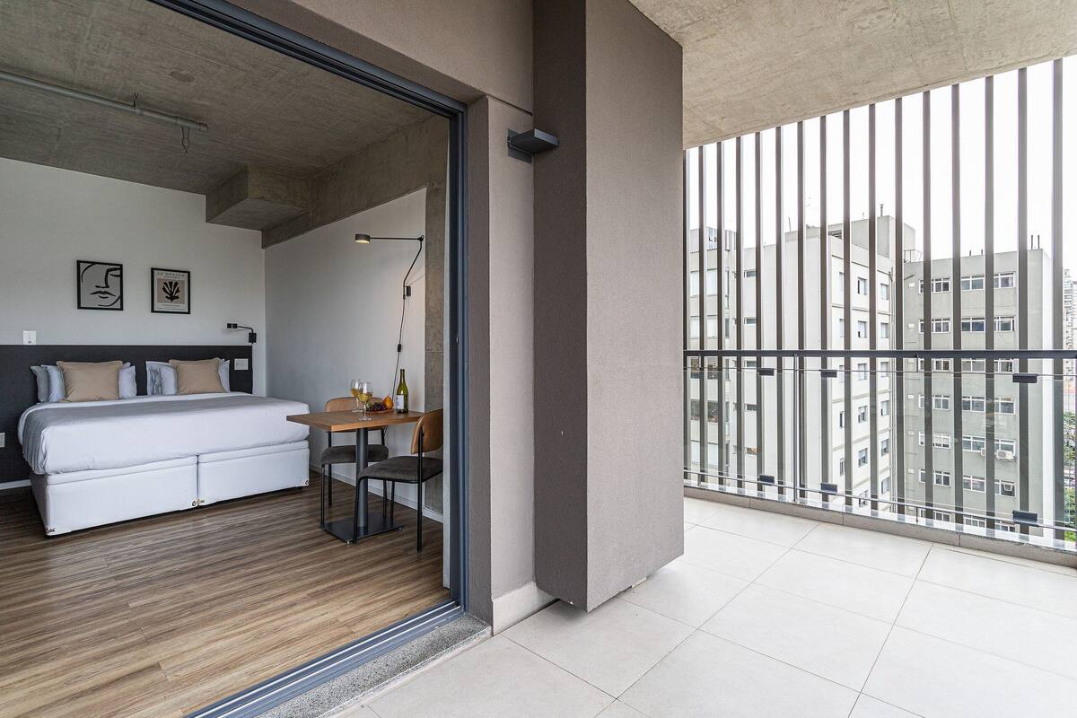 City Studio | 1 bedroom, iron/ironing board, free WiFi, bed sheets