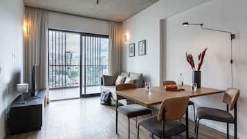 Departamento urbano | Área de sala de estar | Smart TV de 50 pulgadas con canales digitales