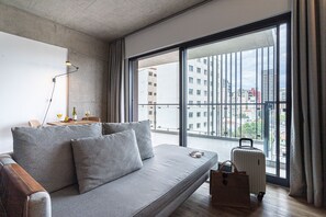 Estudio City | Zona de estar | Smart TV de 50 pulgadas con canales digitales
