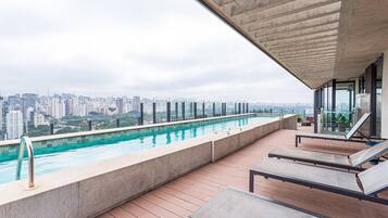 Hồ bơi ngoài trời