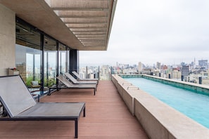 Outdoor pool - Ayra Pinheiros - Apartamentos com vista incrível para São Paulo ao lado da Rebouças e Faria Lima (São Paulo)