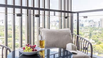 Grand Studio | Dining