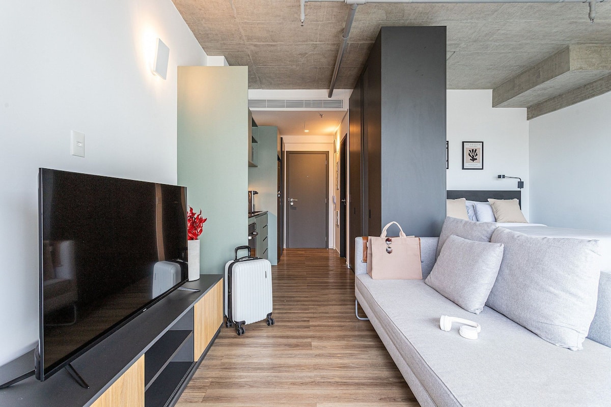 Estudio City | Zona de estar | Smart TV de 50 pulgadas con canales digitales