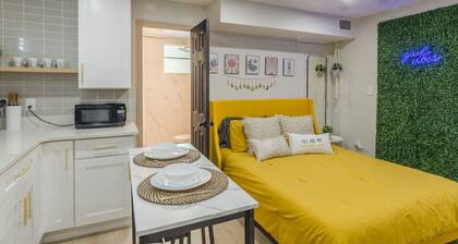 CUTE and COZY studio w/ jacuzzi!