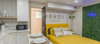 CUTE and COZY studio w/ jacuzzi!