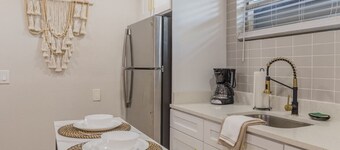 CUTE and COZY studio w/ jacuzzi!