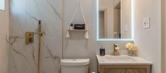 CUTE and COZY studio w/ jacuzzi!