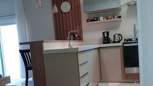 ファミリー ハウス パティオ | 専用キッチン | 大型冷蔵庫、電子レンジ、オーブン、コンロ