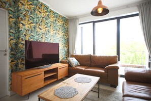 Smart TV - Cozy 2-bedroom Apartment - Stunning Table Mountain Views, GYM, WiFi - Rockwell (Cape Town)