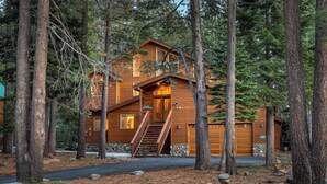 A wooden cabin with a staircase leading to the entrance, surrounded by tall trees. - Hansel by Avantstay Pool Table, 5mins to Skiing (Truckee)