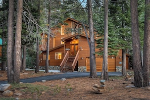 Interior - Hansel by Avantstay Pool Table, 5mins to Skiing (Truckee)