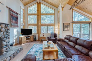 House (4 Bedrooms) | Interior - Hansel by Avantstay Pool Table, 5mins to Skiing (Truckee)