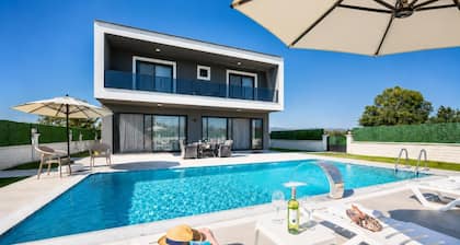 Villa Grand Yasar 4 - Four Bedroom Villa, Sleeps 8