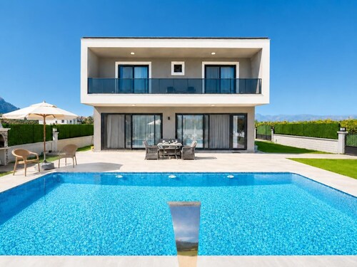 Villa Grand Yasar 4 - Four Bedroom Villa, Sleeps 8