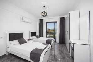 5 habitaciones, tabla de planchar con plancha, wifi y ropa de cama 