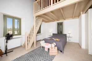 4 habitaciones, tabla de planchar con plancha, wifi y ropa de cama 