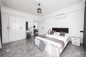 5 habitaciones, tabla de planchar con plancha, wifi y ropa de cama 