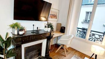 TV, lareira