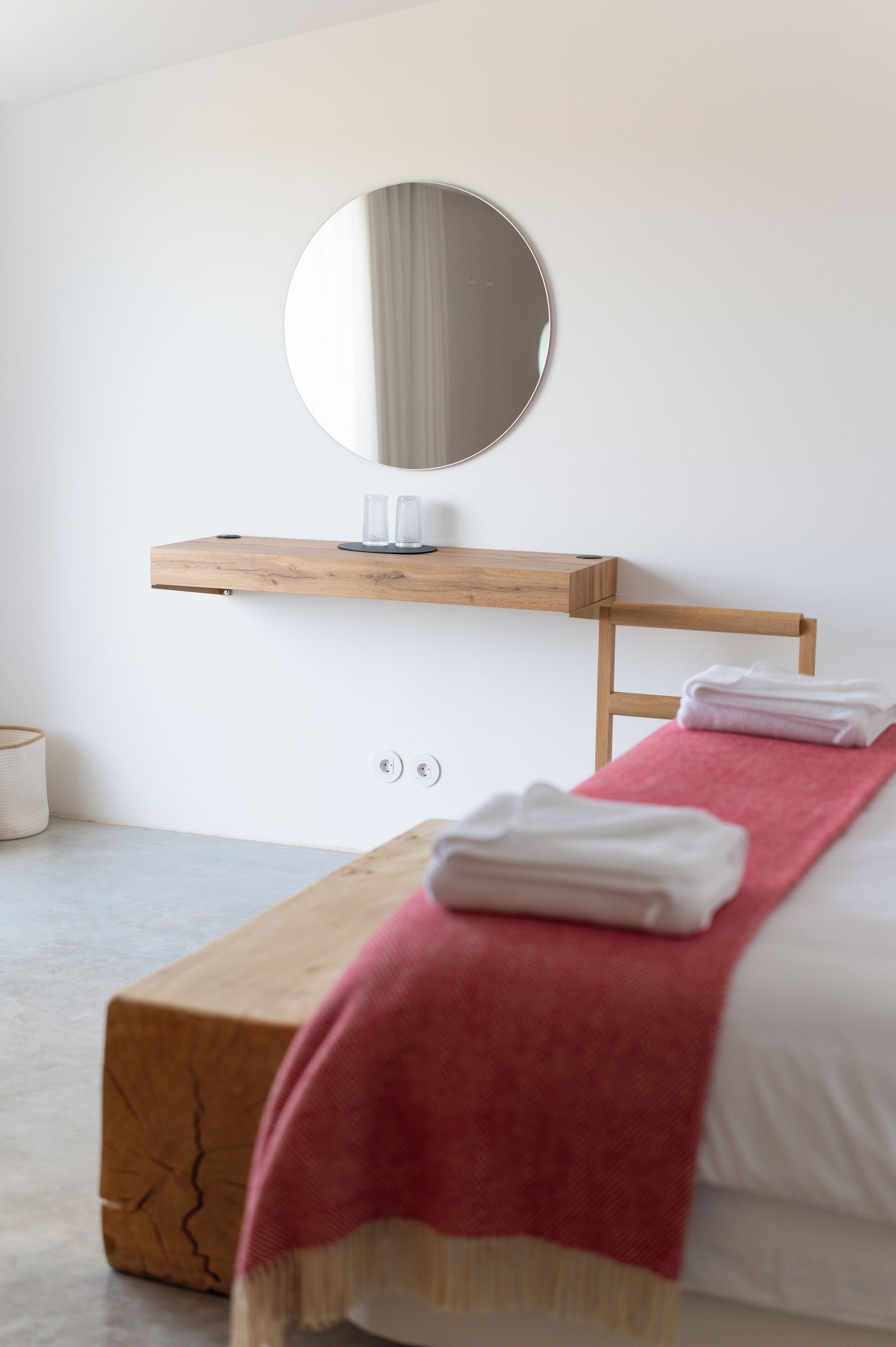 Ropa de cama de alta calidad, caja fuerte, cortinas opacas y wifi gratis