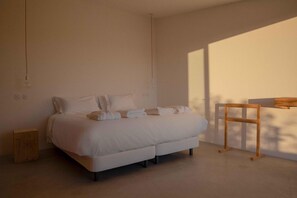 高档床上用品、客房内保险箱、遮光窗帘、免费 WiFi