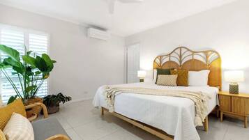 4 bedrooms, iron/ironing board, WiFi, bed sheets