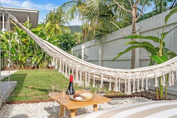Property grounds - Cedar Villa: A Designer Pool House by the Beach (Palm Cove)