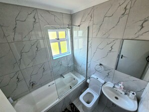 Apartamento, 3 quartos, para não fumantes, varanda | Banheiro