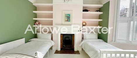 2 bedrooms, desk, iron/ironing board, travel cot