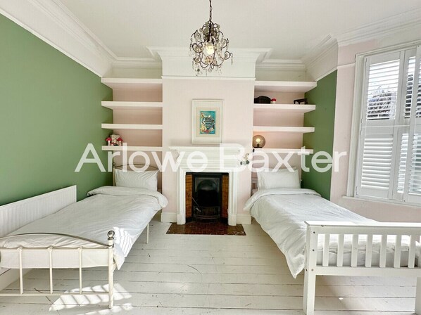 2 bedrooms, desk, iron/ironing board, travel cot