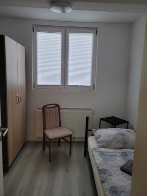 3 bedrooms, WiFi, bed sheets - Guest apartment Helena  (Schleiden)