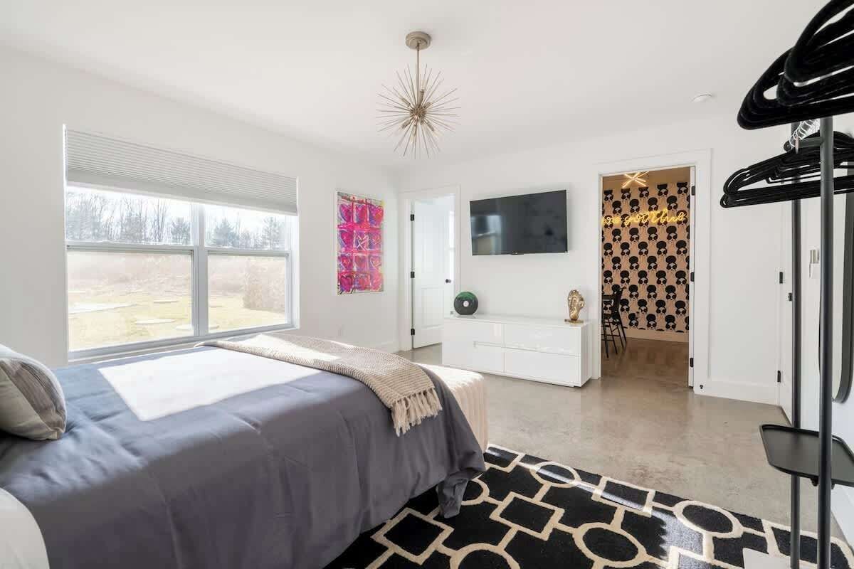 3 bedrooms, iron/ironing board, travel crib, WiFi
