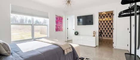 3 bedrooms, iron/ironing board, travel crib, WiFi
