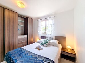 2 chambres, fer et planche à repasser, Wi-Fi gratuit, draps fournis