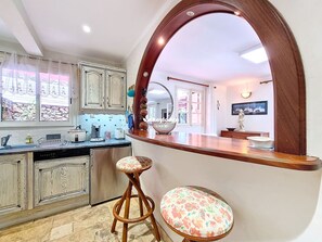 Fridge, microwave, oven, dishwasher - Casa Marine – F3 with Jacuzzi – Saint-Paul (Saint-Paul)