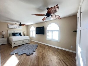 3 室のベッドルーム、アイロン / アイロン台、WiFi、ベッドシーツ