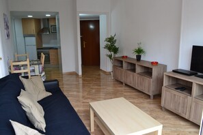 Smart TV, DVD player, books - Mar Del Sur ☀️ ~ Beach, Pool, Port (Puerto Marina) (Benalmádena)