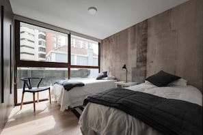 3 bedrooms, desk, laptop workspace, blackout curtains
