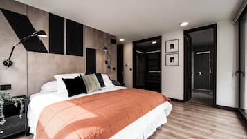 3 bedrooms, desk, laptop workspace, blackout drapes