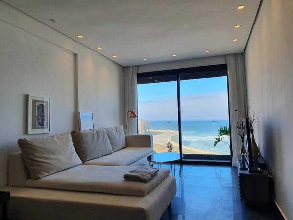 Smart TV - Spectacular Sea Front (Casablanca)
