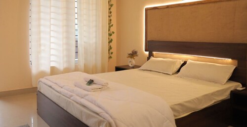 Serenite Retreats - Premium 3BHK Suite