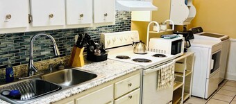 Relax and escape in this vibrant Columbus apartment