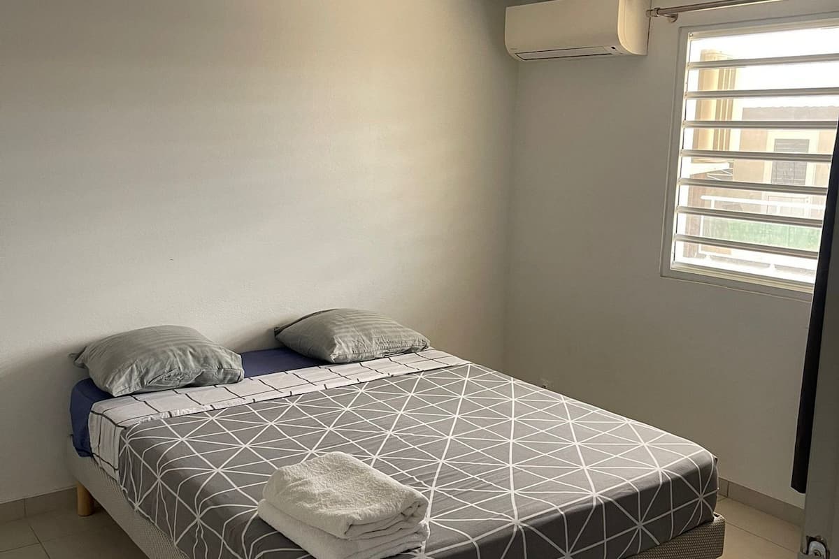 1 chambre, bureau, espace de travail pour ordinateur portable