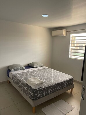 1 chambre, bureau, espace de travail pour ordinateur portable