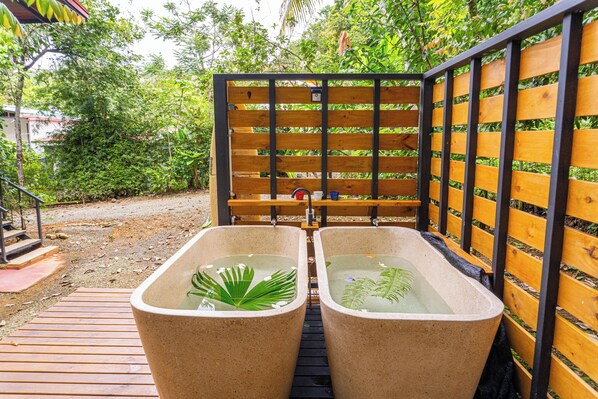 Outdoor spa tub