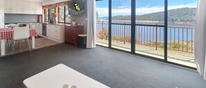 Interior - Pontis Lodge 3 Waterfront Apartment right on Lake Jindabyne (Jindabyne)